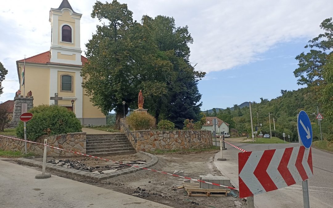 Útfelújítási munkálatok a templomnál